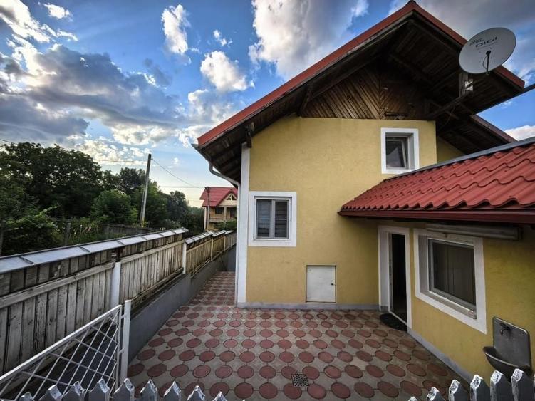 Casă individuală cu 6 camere cu Canalizare în Hilița
