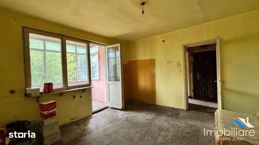 Apartament 2 camere Petro?ani, Str. Oituz, Etaj 1 - 10