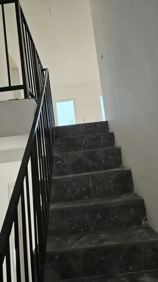 Casă cu 6 camere cu Teren 138 Mp în Lumina