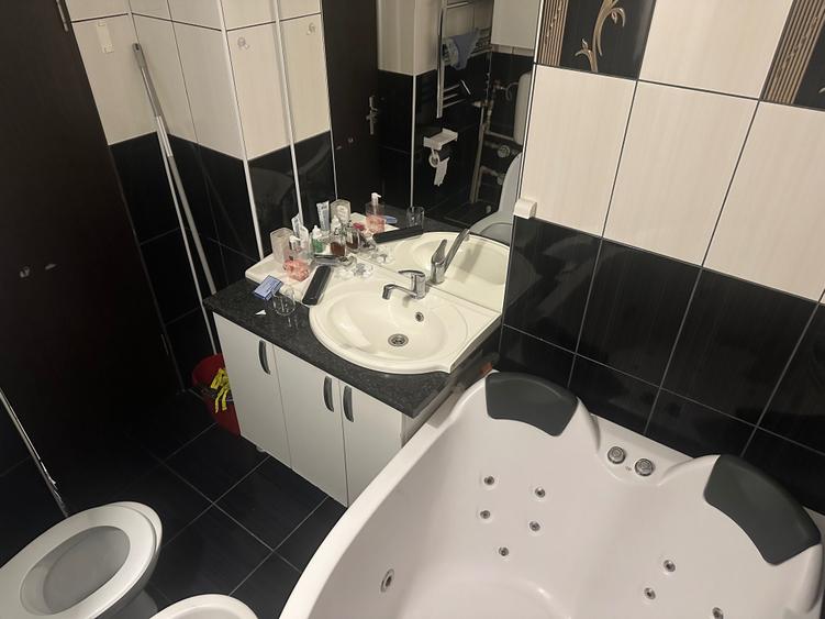 Apartament cu 3 camere decomandat în Decebal