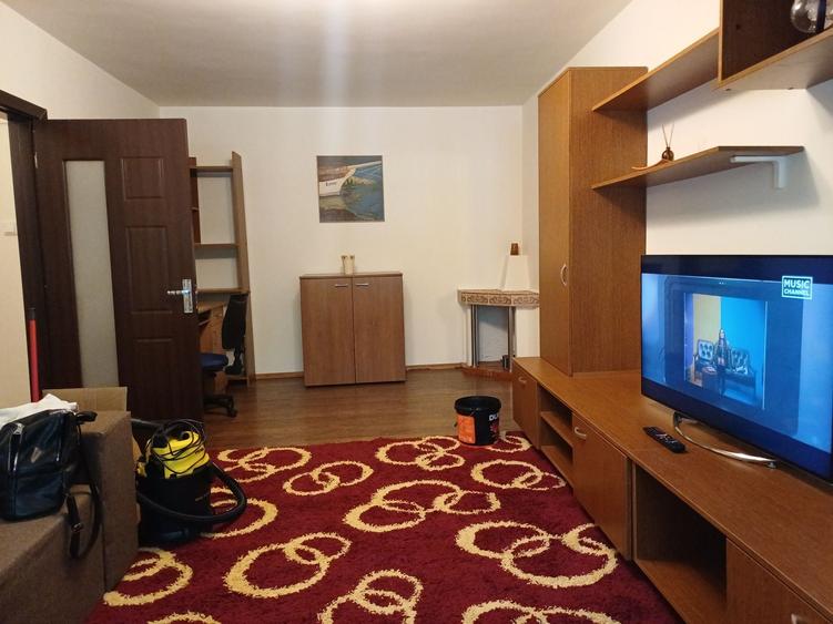 Apartament cu 2 camere semidecomandat în Izvorani