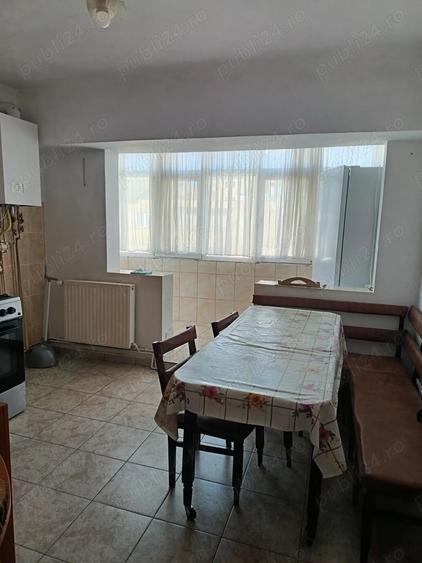 Apartament cu 3 camere decomandat în Micro 11