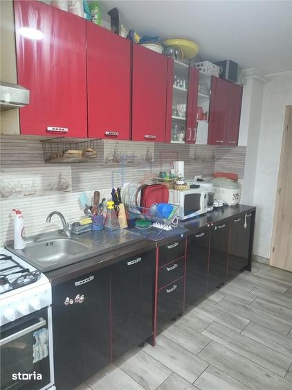 Apartament cu 4 camere decomandat în Nicolina