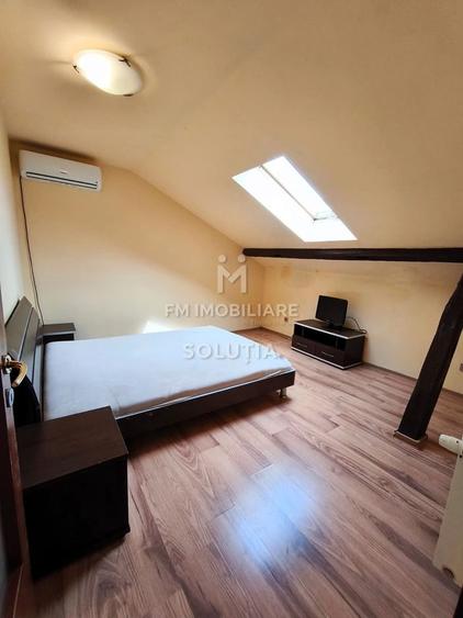 Apartament cu 4 camere semidecomandat în Orașul Vechi