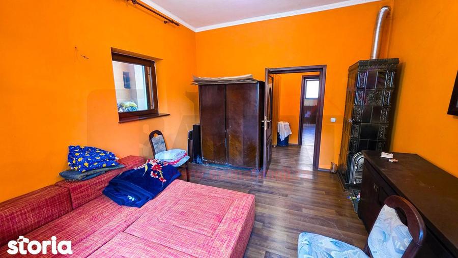Casă cu 10 camere cu Teren 443 Mp în Poiana Sibiului