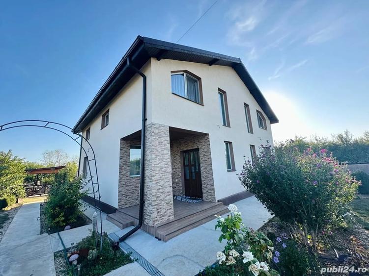 Casă cu 5 camere cu Teren 2300 Mp în Bila