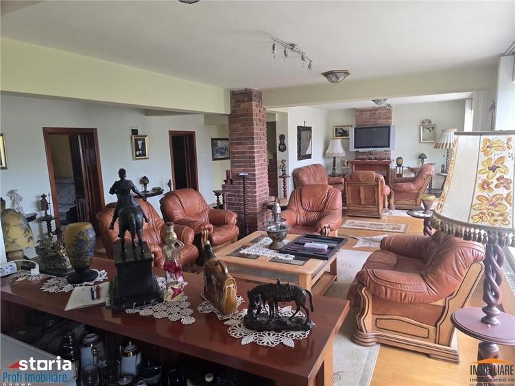 Casă cu 8 camere cu Teren 1150 Mp în Elisabetin