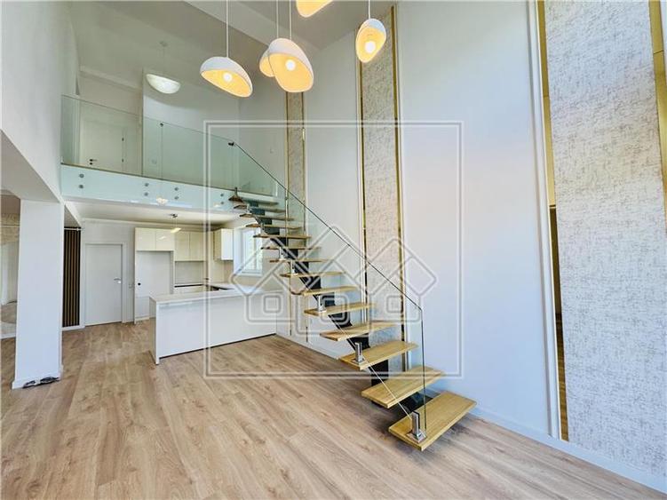 Penthouse cu 4 camere semidecomandat în Exterior Vest