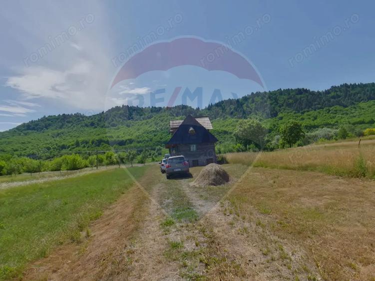 Casă cu 3 camere cu Teren 1260 Mp în Sarasău