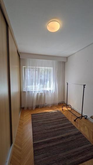 Apartament cu 4 camere decomandat în Central