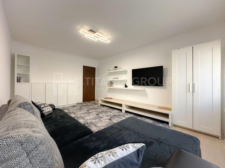 Apartament cu 3 camere decomandat în Tractorul