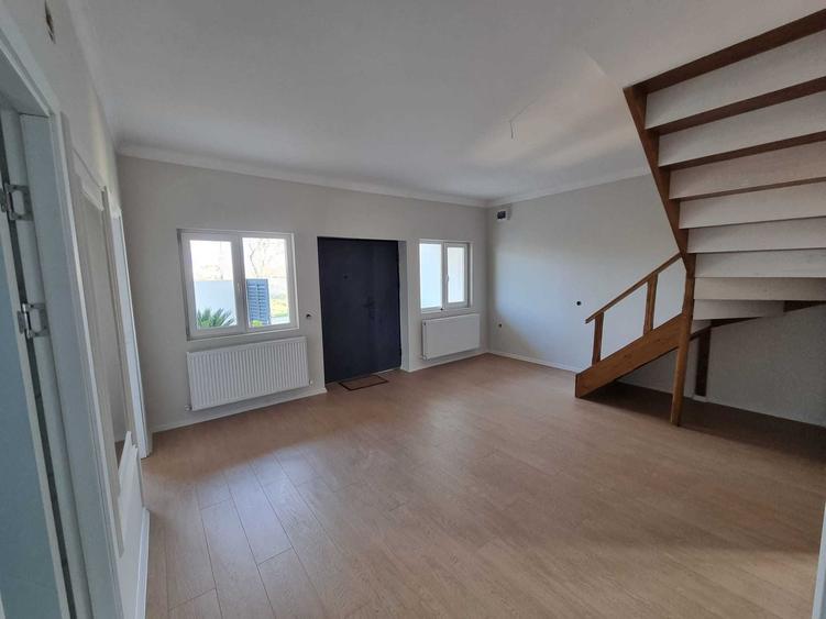 Casă cu 3 camere cu Teren 200 Mp în Lumina