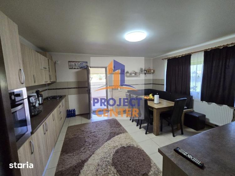 Casă cu 4 camere cu Teren 4460 Mp în Poiana Lacului