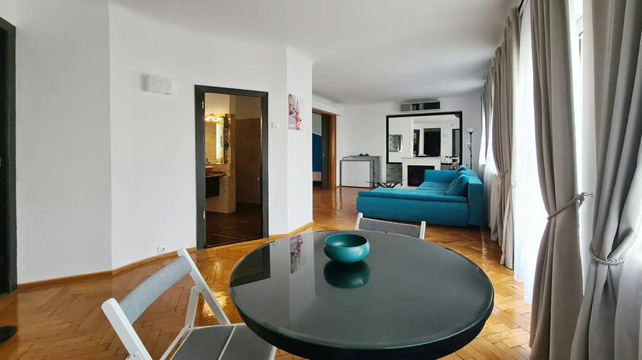 Apartament cu 4 camere semidecomandat în P-ța Rosetti
