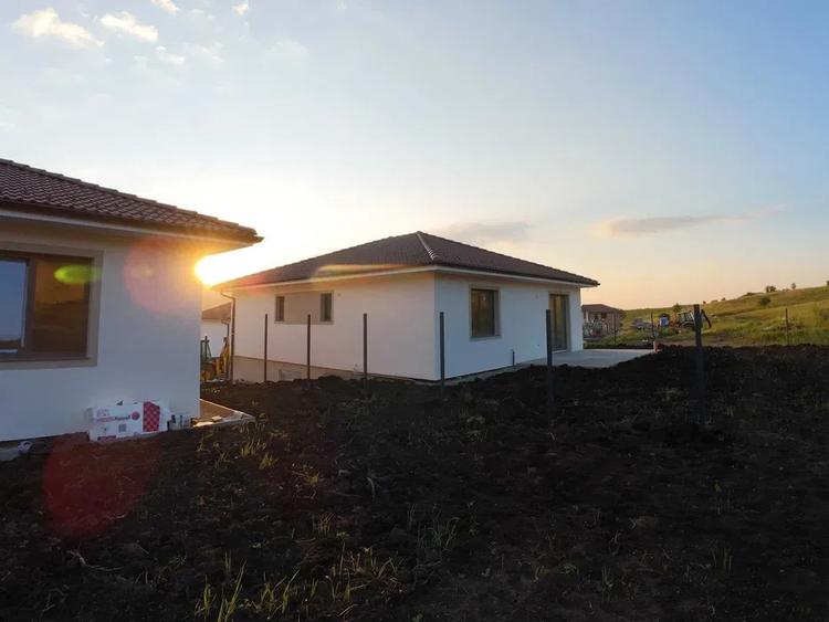 Casă individuală cu 5 camere cu Canalizare în Chinteni