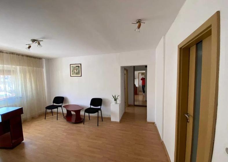 Apartament cu 2 camere semidecomandat, mobilat în Scriitorilor