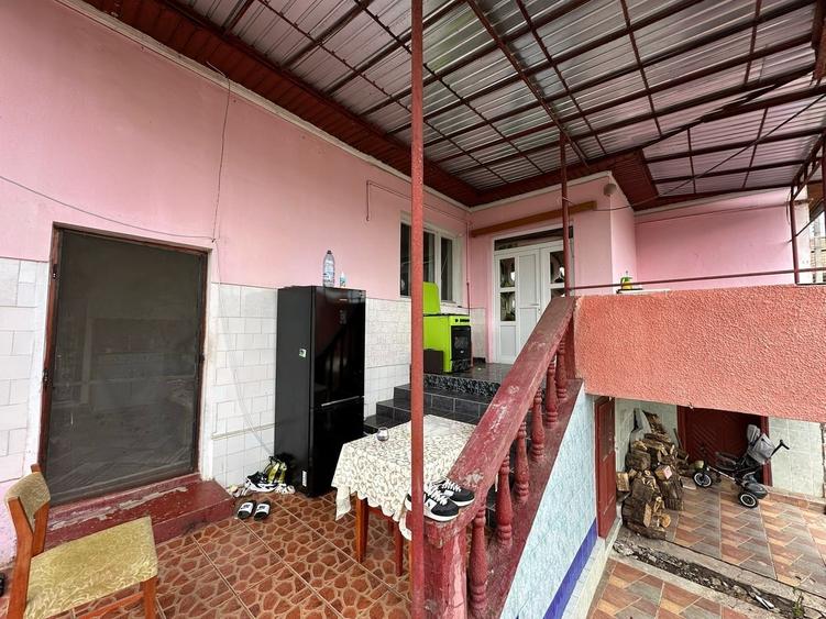 Casă cu 4 camere cu Teren 700 Mp în Central