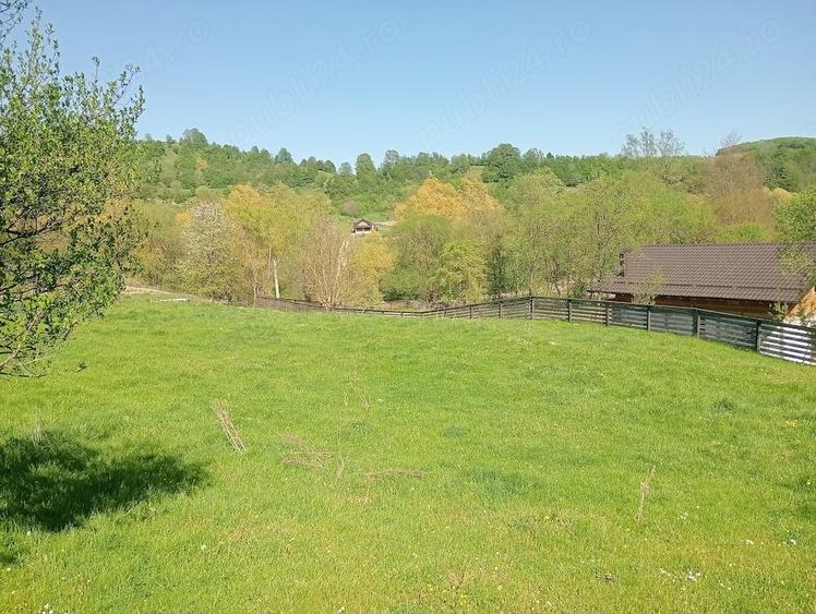 Teren de 1800 mp, în Varvata