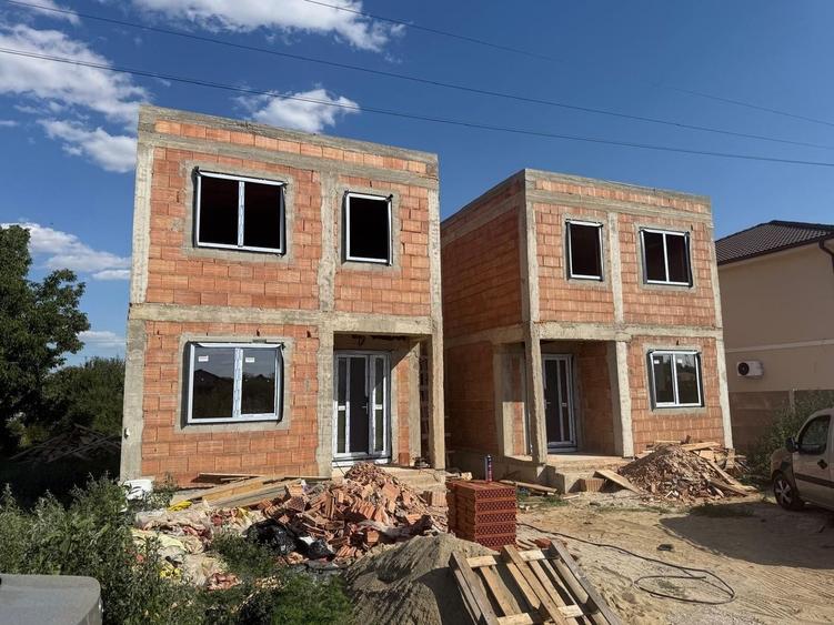 Duplex cu 5 camere cu Canalizare în Ghiroda