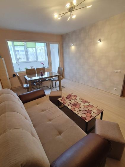 Apartament cu 3 camere decomandat, mobilat în Drumul Taberei