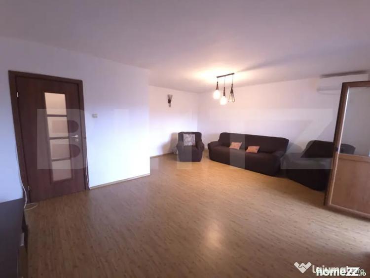 Apartament cu 3 camere decomandat în Est