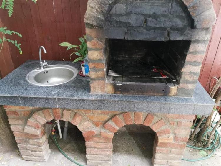 Casă cu 5 camere cu Canalizare în Central