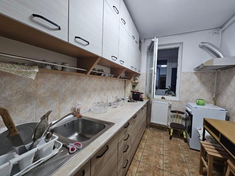 Apartament cu 3 camere decomandat în Piața Centrală