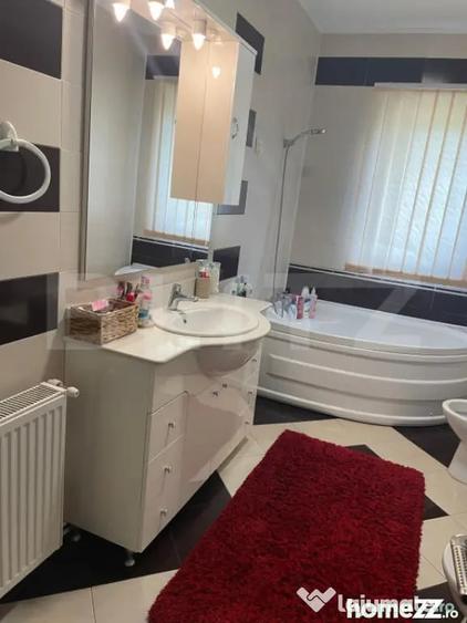Casă cu 5 camere cu Teren 300 Mp în Central