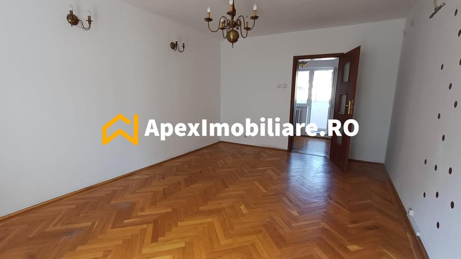 Apartament cu 4 camere decomandat în Unirii