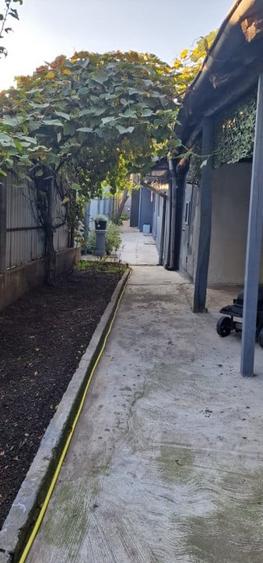 Casă individuală cu 5 camere cu Canalizare în Central