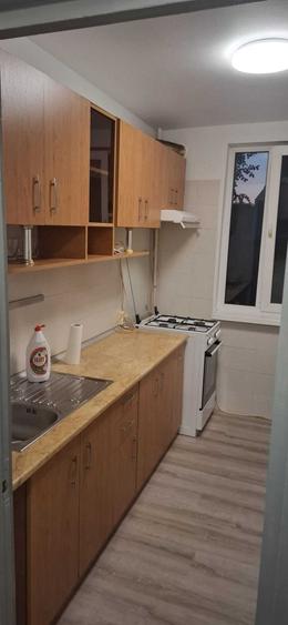 Apartament cu 3 camere semidecomandat în Alexandru Obregia