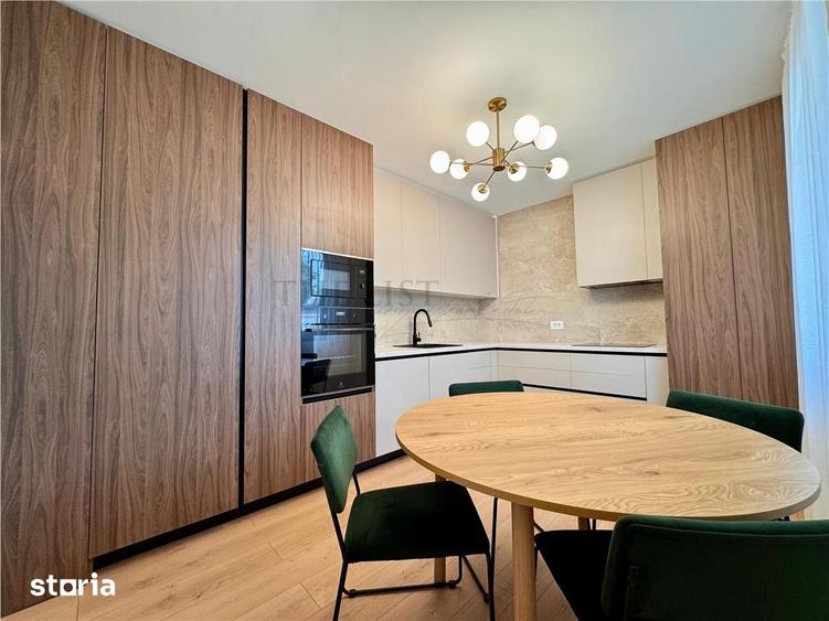 Casă cu 6 camere cu Teren 222 Mp în Central