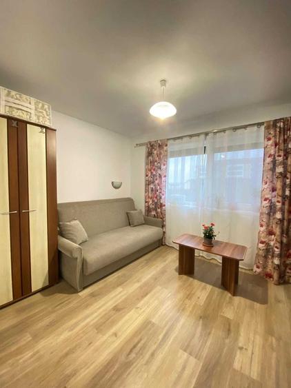 Apartament cu 3 camere decomandat în Florești