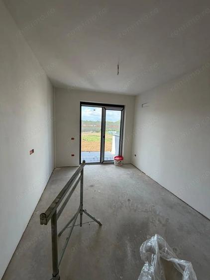 Apartament cu 2 camere decomandat în Plopi