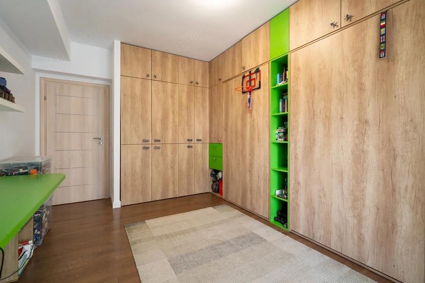 Apartament cu 3 camere semidecomandat, mobilat în Moșilor