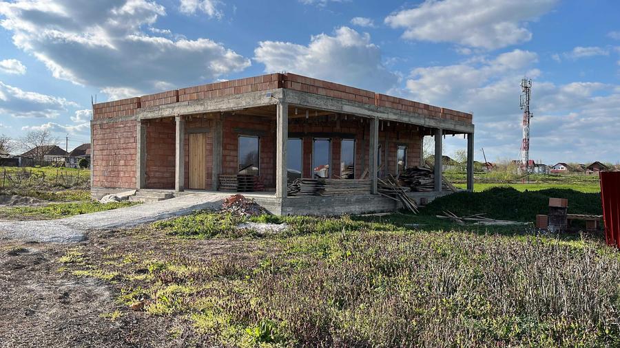 Casă cu 3 camere în Dumbrava