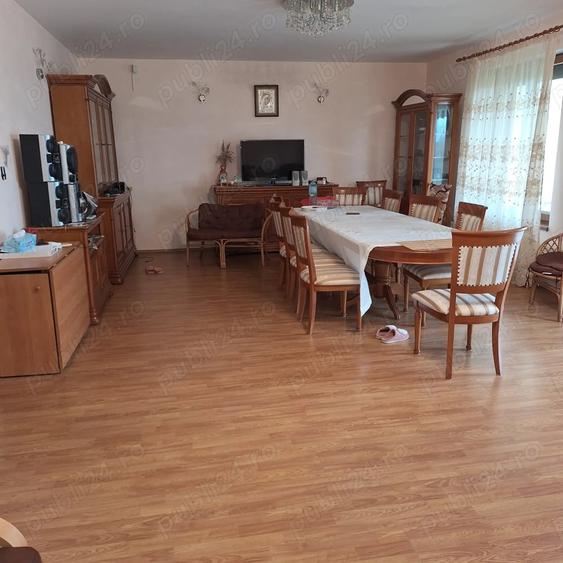 Casă cu 6 camere în Ciolpani