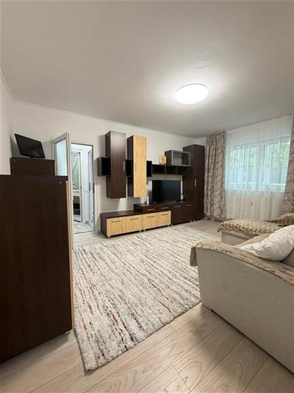 Apartament cu 2 camere semidecomandat în Tractorul