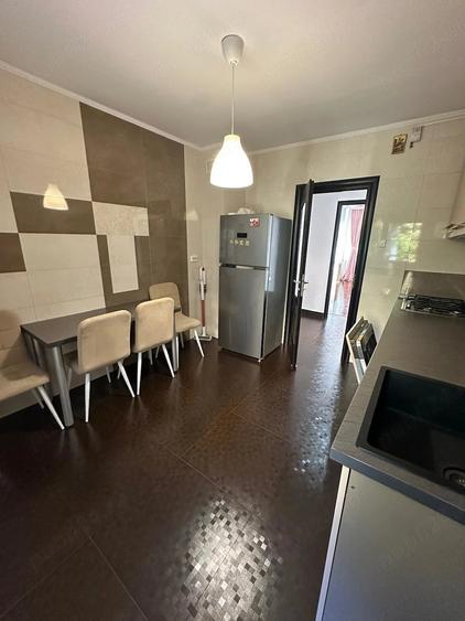 Apartament cu 3 camere decomandat în Lujerului