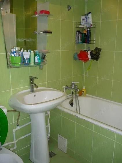 Apartament cu 3 camere decomandat în Fetești-Gară