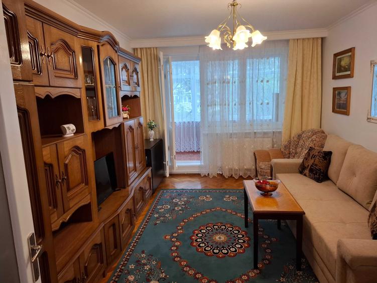 Apartament cu 3 camere decomandat în Șcheia