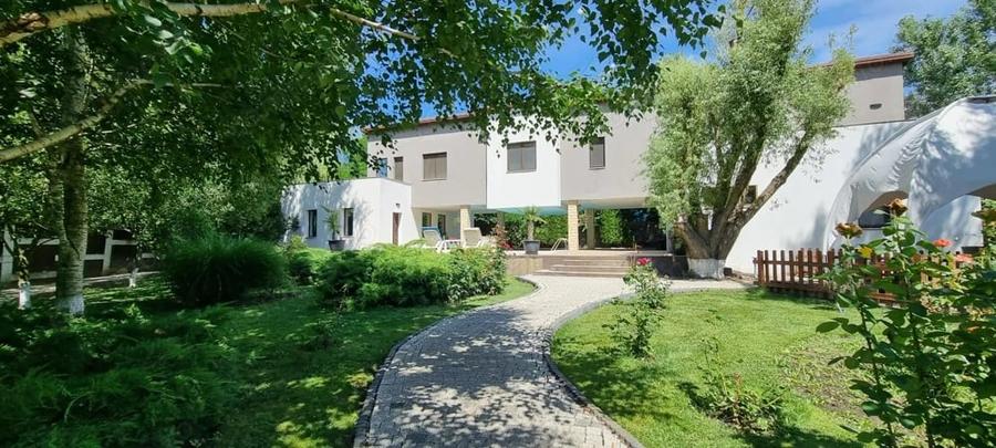 Casă cu 7 camere cu Teren 1500 Mp în Bolintin-Deal