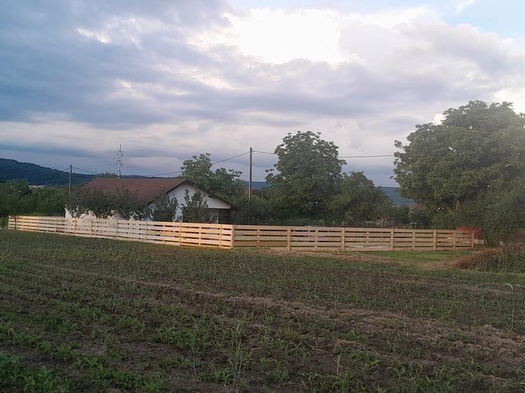 Casă individuală cu 3 camere cu Canalizare în Merișani
