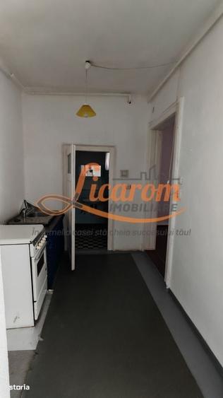 Casă cu 3 camere semidecomandat în Blumăna