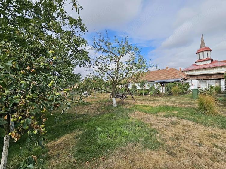 Casă cu 3 camere cu Teren 5587 Mp în Sânpetru Mic