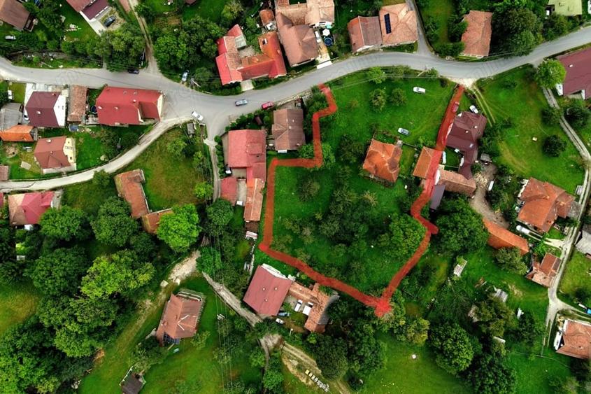 Teren de 4000 mp, în Bran