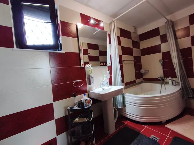Casă cu 6 camere cu Canalizare în Cornetu