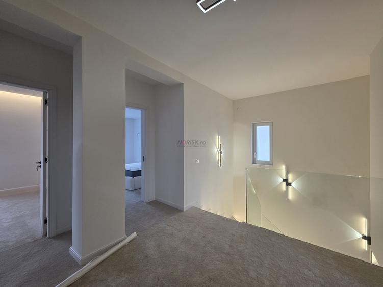 Casă individuală cu 4 camere cu Piscina în Voluntari