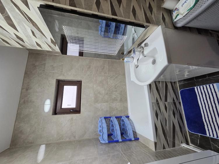 Apartament cu 3 camere semidecomandat în Central