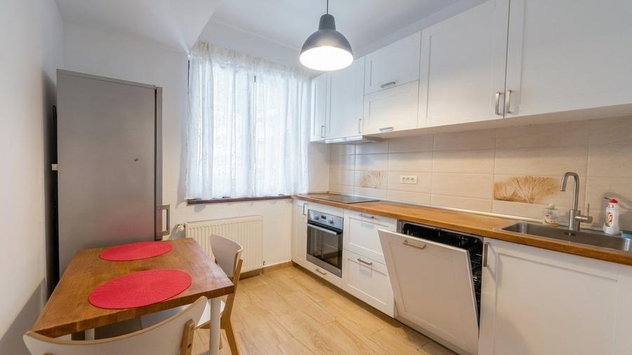 Apartament cu 3 camere decomandat în Bucureștii Noi